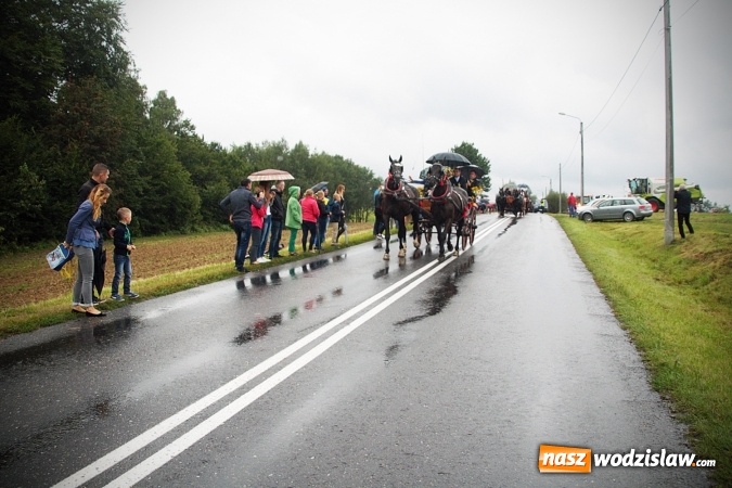 Zdjęcie w galerii na portalu naszwodzislaw.com: Deszczowe dożynki w Połomi  wiadomości z regionu