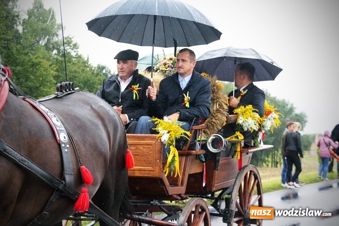 Zdjęcie w galerii na portalu naszwodzislaw.com: Deszczowe dożynki w Połomi  wiadomości z regionu