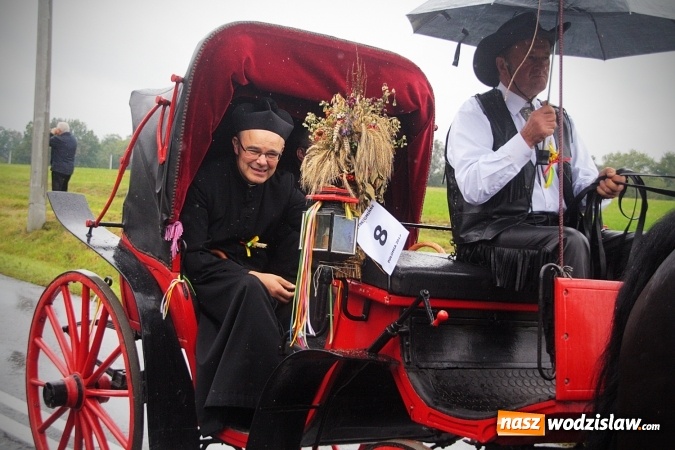 Zdjęcie w galerii na portalu naszwodzislaw.com: Deszczowe dożynki w Połomi  wiadomości z regionu