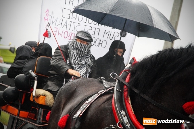Zdjęcie w galerii na portalu naszwodzislaw.com: Deszczowe dożynki w Połomi  wiadomości z regionu