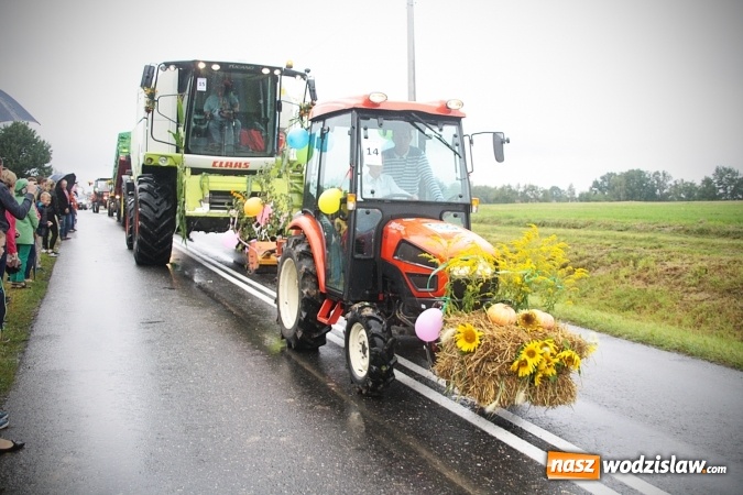 Zdjęcie w galerii na portalu naszwodzislaw.com: Deszczowe dożynki w Połomi  wiadomości z regionu