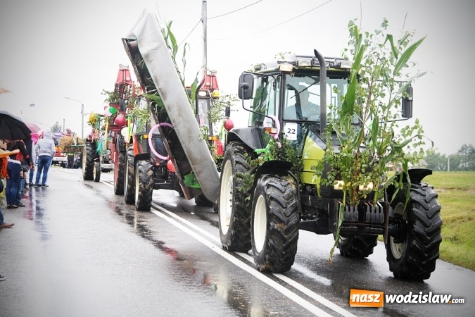 Zdjęcie w galerii na portalu naszwodzislaw.com: Deszczowe dożynki w Połomi  wiadomości z regionu