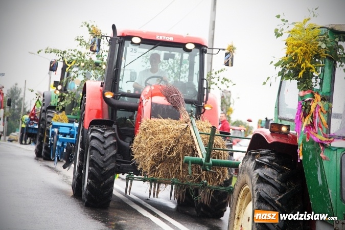 Zdjęcie w galerii na portalu naszwodzislaw.com: Deszczowe dożynki w Połomi  wiadomości z regionu