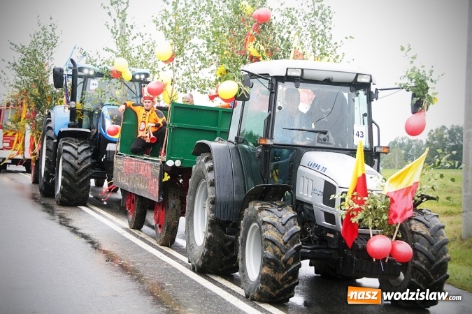 Zdjęcie w galerii na portalu naszwodzislaw.com: Deszczowe dożynki w Połomi  wiadomości z regionu