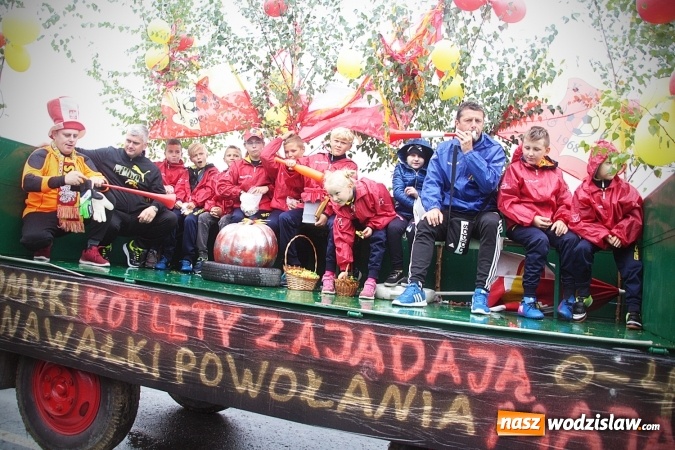 Zdjęcie w galerii na portalu naszwodzislaw.com: Deszczowe dożynki w Połomi  wiadomości z regionu
