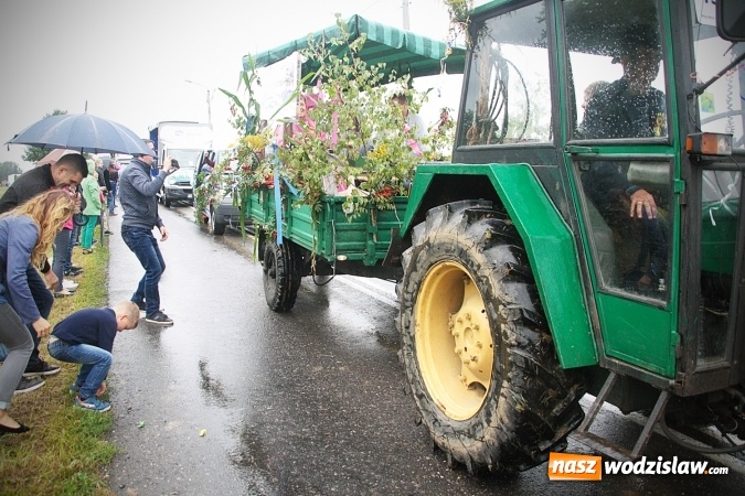 Zdjęcie w galerii na portalu naszwodzislaw.com: Deszczowe dożynki w Połomi  wiadomości z regionu
