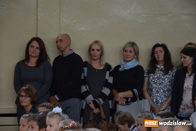 Zdjęcie w galerii na portalu naszwodzislaw.com: Inauguracja nowego roku szkolnego z prezydentem Mieczysławem Kiecą. Pierwszaki otrzymały tyty  wiadomości z regionu