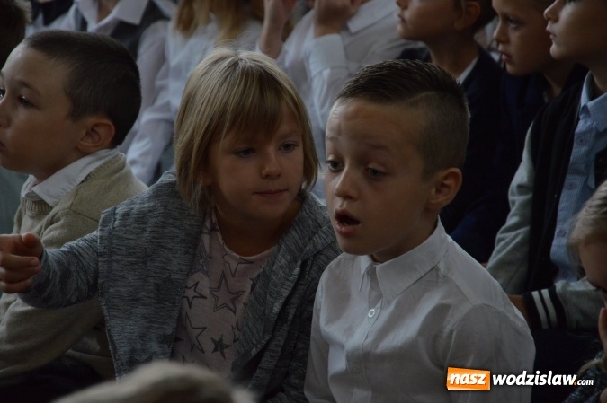Zdjęcie w galerii na portalu naszwodzislaw.com: Inauguracja nowego roku szkolnego z prezydentem Mieczysławem Kiecą. Pierwszaki otrzymały tyty  wiadomości z regionu