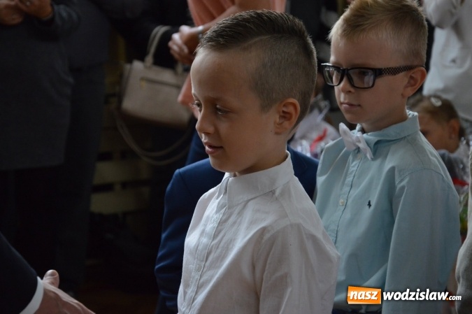 Zdjęcie w galerii na portalu naszwodzislaw.com: Inauguracja nowego roku szkolnego z prezydentem Mieczysławem Kiecą. Pierwszaki otrzymały tyty  wiadomości z regionu
