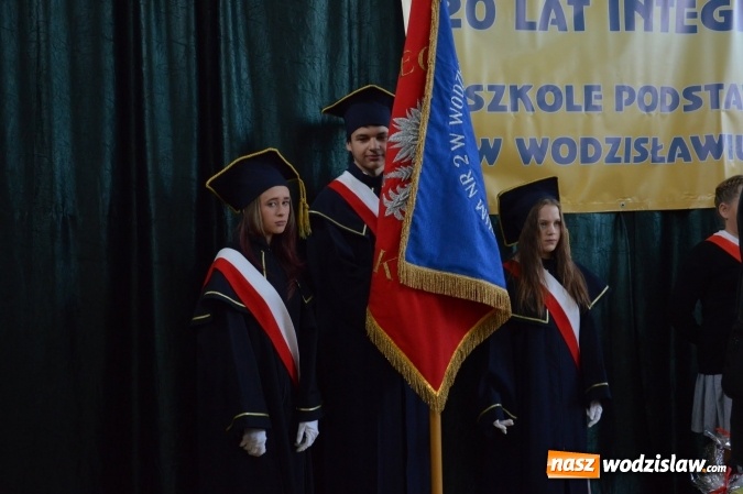 Zdjęcie w galerii na portalu naszwodzislaw.com: Inauguracja nowego roku szkolnego z prezydentem Mieczysławem Kiecą. Pierwszaki otrzymały tyty  wiadomości z regionu