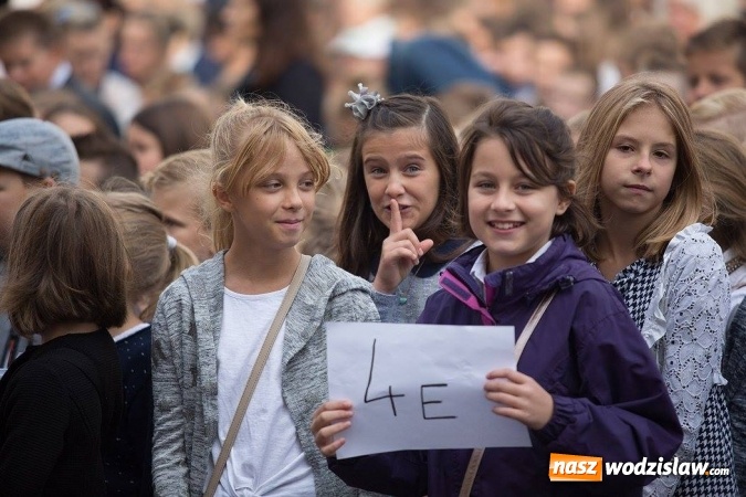 Zdjęcie w galerii na portalu naszwodzislaw.com: Rok szkolny 2017/2018 w Radlinie rozpoczęty!  wiadomości z regionu