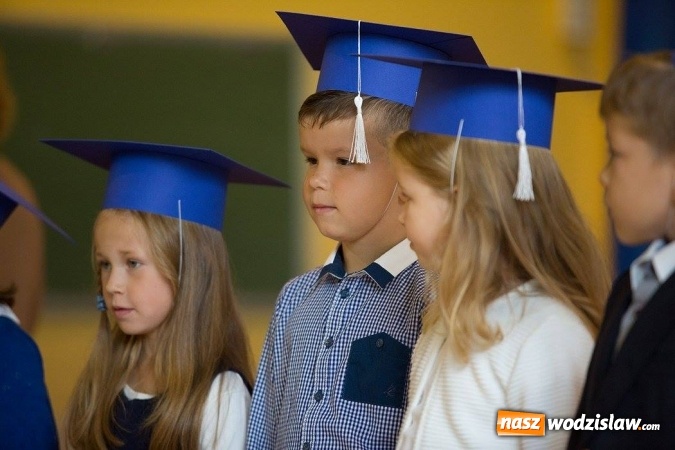 Zdjęcie w galerii na portalu naszwodzislaw.com: Rok szkolny 2017/2018 w Radlinie rozpoczęty!  wiadomości z regionu