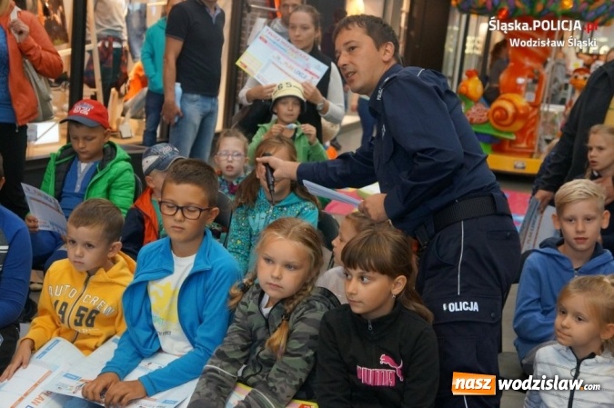 Zdjęcie w galerii na portalu naszwodzislaw.com: Bezpieczeństwo podczas drogi do szkoły – tematem przewodnim prelekcji wodzisławskiej policji  wiadomości z regionu
