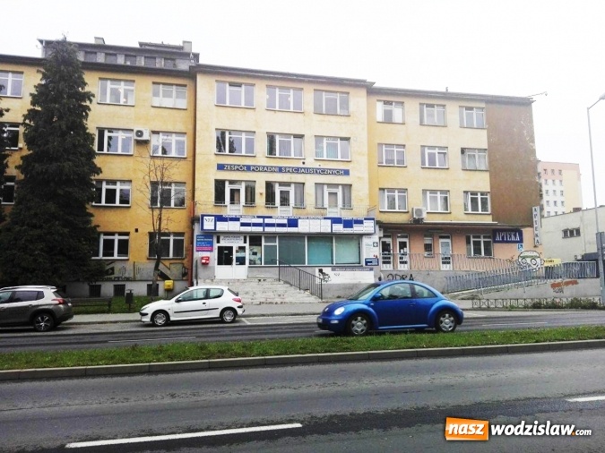 Zdjęcie w galerii na portalu naszwodzislaw.com: Szykują się duże zmiany przy ulicy 26 marca. Modernizację przejdzie przychodnia, parking oraz podjazd dla karetek wiadomości z regionu