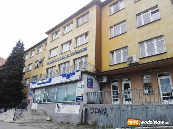 Zdjęcie w galerii na portalu naszwodzislaw.com: Szykują się duże zmiany przy ulicy 26 marca. Modernizację przejdzie przychodnia, parking oraz podjazd dla karetek wiadomości z regionu