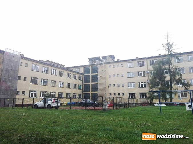 Zdjęcie w galerii na portalu naszwodzislaw.com: Szykują się duże zmiany przy ulicy 26 marca. Modernizację przejdzie przychodnia, parking oraz podjazd dla karetek wiadomości z regionu