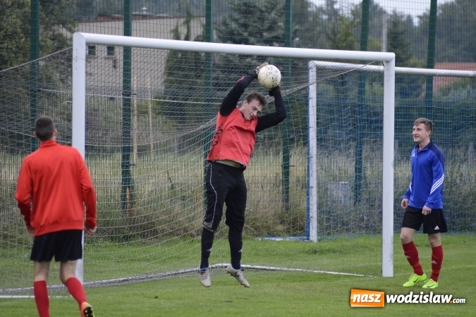 Zdjęcie w galerii na portalu naszwodzislaw.com: Zespół Czyżowic musiał uznać wyższośc Gaszowic wiadomości z regionu