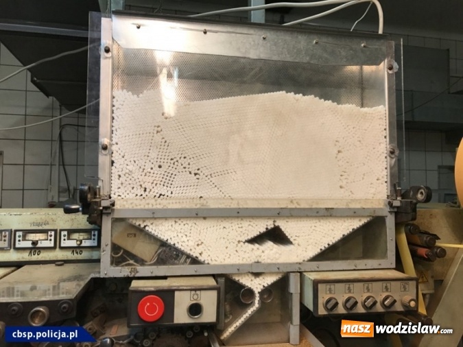 Zdjęcie w galerii na portalu naszwodzislaw.com: W Wodzisławiu zlikwidowano nielegalną fabrykę papierosów. Działały tutaj dwie linie produkcyjne. Zatrzymano 8 osób  wiadomości z regionu