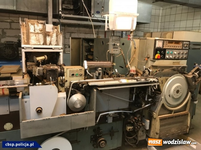 Zdjęcie w galerii na portalu naszwodzislaw.com: W Wodzisławiu zlikwidowano nielegalną fabrykę papierosów. Działały tutaj dwie linie produkcyjne. Zatrzymano 8 osób  wiadomości z regionu