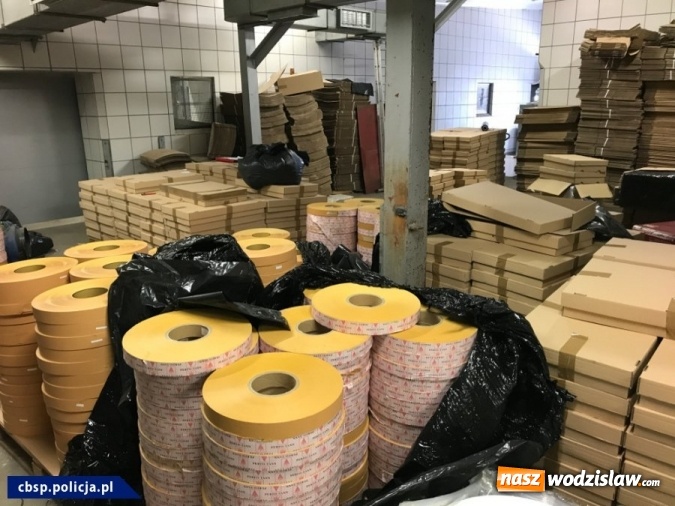 Zdjęcie w galerii na portalu naszwodzislaw.com: W Wodzisławiu zlikwidowano nielegalną fabrykę papierosów. Działały tutaj dwie linie produkcyjne. Zatrzymano 8 osób  wiadomości z regionu