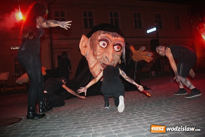 Zdjęcie w galerii na portalu naszwodzislaw.com: Siedem spektakli w ramach jednego wydarzenia. Wodzisław Śląski po raz IV stał się wielką sceną  wiadomości z regionu