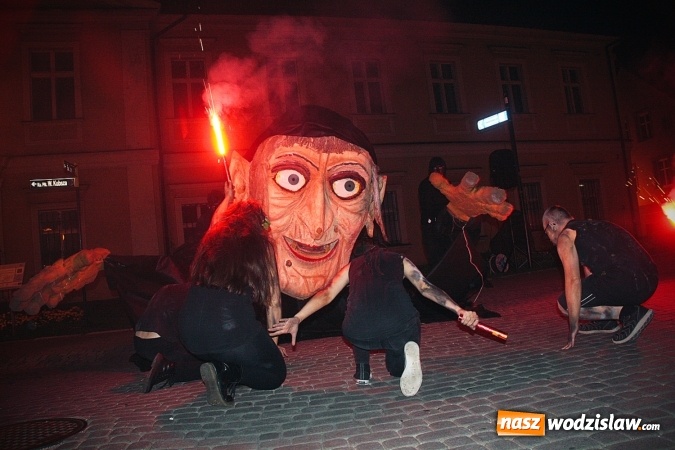 Zdjęcie w galerii na portalu naszwodzislaw.com: Siedem spektakli w ramach jednego wydarzenia. Wodzisław Śląski po raz IV stał się wielką sceną  wiadomości z regionu