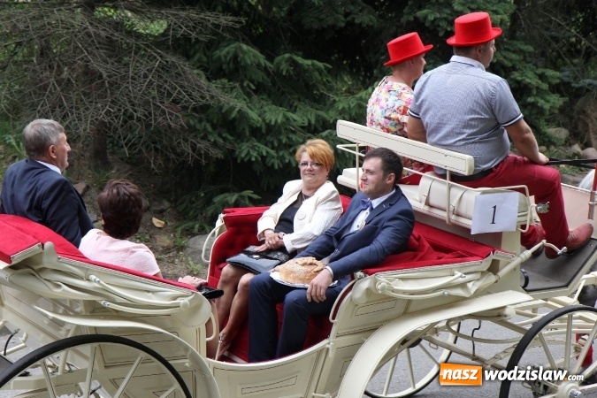 Zdjęcie w galerii na portalu naszwodzislaw.com: Potężny korowód dożynkowy w Syryni wiadomości z regionu