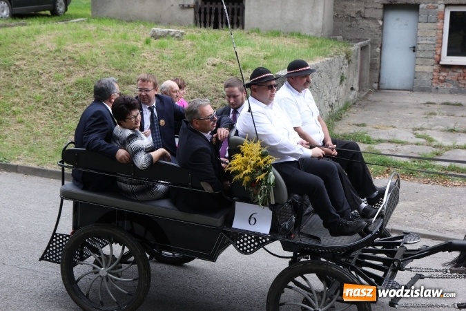 Zdjęcie w galerii na portalu naszwodzislaw.com: Potężny korowód dożynkowy w Syryni wiadomości z regionu
