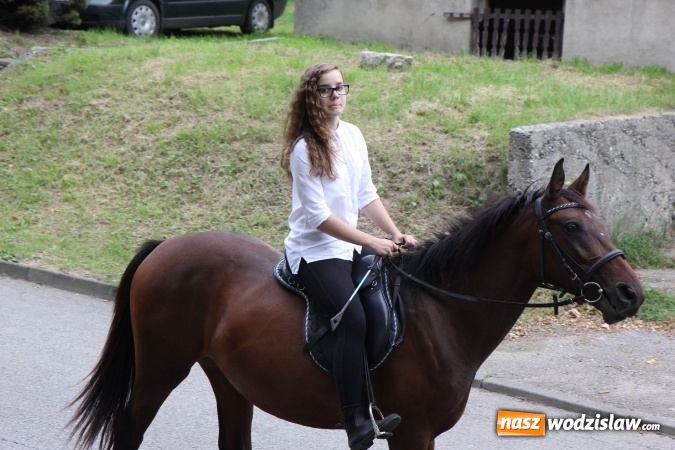 Zdjęcie w galerii na portalu naszwodzislaw.com: Potężny korowód dożynkowy w Syryni wiadomości z regionu
