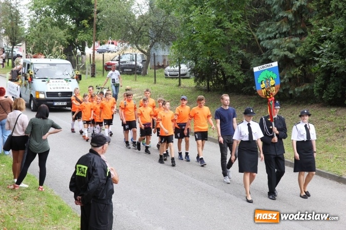 Zdjęcie w galerii na portalu naszwodzislaw.com: Potężny korowód dożynkowy w Syryni wiadomości z regionu