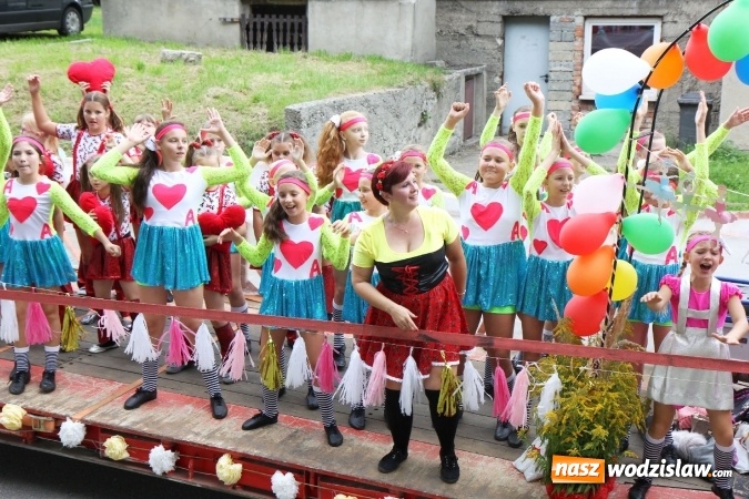 Zdjęcie w galerii na portalu naszwodzislaw.com: Potężny korowód dożynkowy w Syryni wiadomości z regionu