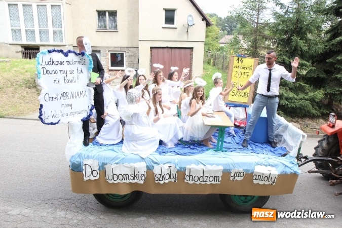 Zdjęcie w galerii na portalu naszwodzislaw.com: Potężny korowód dożynkowy w Syryni wiadomości z regionu