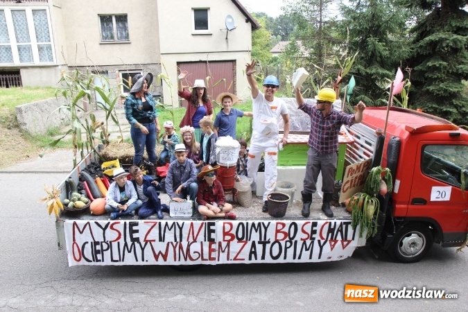 Zdjęcie w galerii na portalu naszwodzislaw.com: Potężny korowód dożynkowy w Syryni wiadomości z regionu