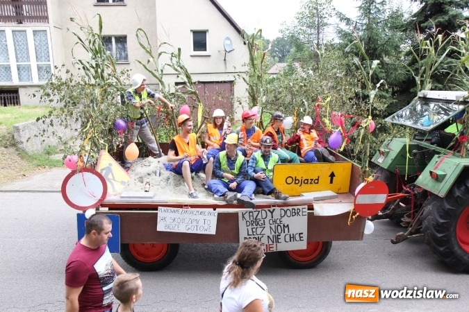 Zdjęcie w galerii na portalu naszwodzislaw.com: Potężny korowód dożynkowy w Syryni wiadomości z regionu