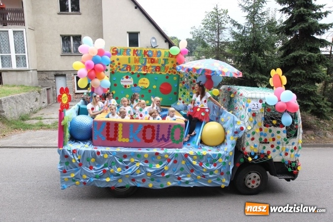 Zdjęcie w galerii na portalu naszwodzislaw.com: Potężny korowód dożynkowy w Syryni wiadomości z regionu