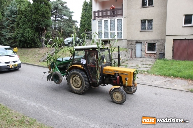 Zdjęcie w galerii na portalu naszwodzislaw.com: Potężny korowód dożynkowy w Syryni wiadomości z regionu