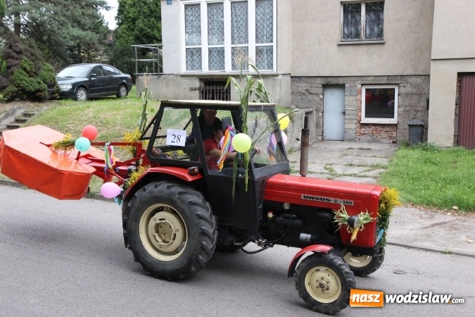 Zdjęcie w galerii na portalu naszwodzislaw.com: Potężny korowód dożynkowy w Syryni wiadomości z regionu