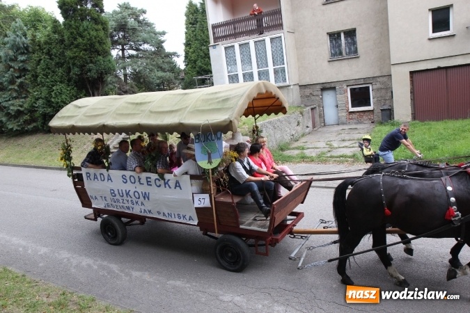 Zdjęcie w galerii na portalu naszwodzislaw.com: Potężny korowód dożynkowy w Syryni wiadomości z regionu
