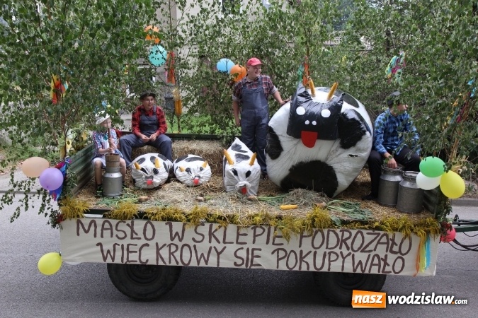 Zdjęcie w galerii na portalu naszwodzislaw.com: Potężny korowód dożynkowy w Syryni wiadomości z regionu