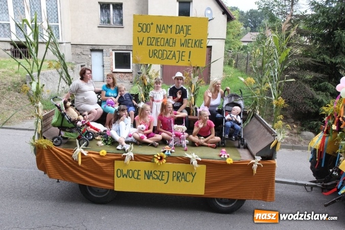 Zdjęcie w galerii na portalu naszwodzislaw.com: Potężny korowód dożynkowy w Syryni wiadomości z regionu