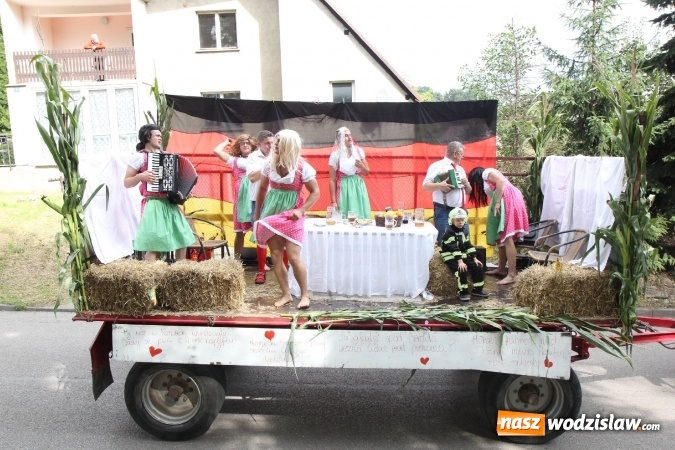Zdjęcie w galerii na portalu naszwodzislaw.com: Potężny korowód dożynkowy w Syryni wiadomości z regionu