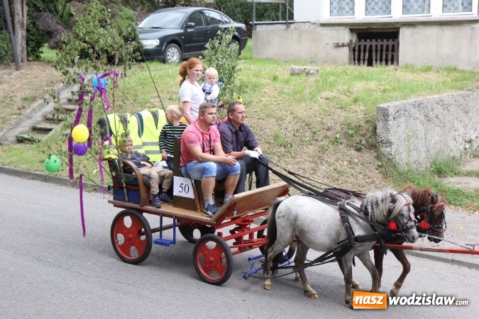Zdjęcie w galerii na portalu naszwodzislaw.com: Potężny korowód dożynkowy w Syryni wiadomości z regionu