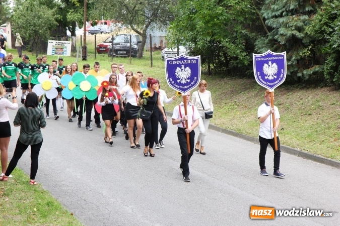 Zdjęcie w galerii na portalu naszwodzislaw.com: Potężny korowód dożynkowy w Syryni wiadomości z regionu