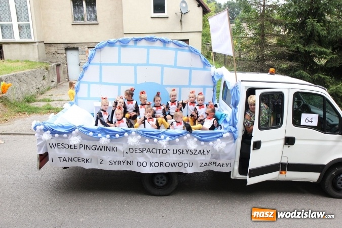 Zdjęcie w galerii na portalu naszwodzislaw.com: Potężny korowód dożynkowy w Syryni wiadomości z regionu