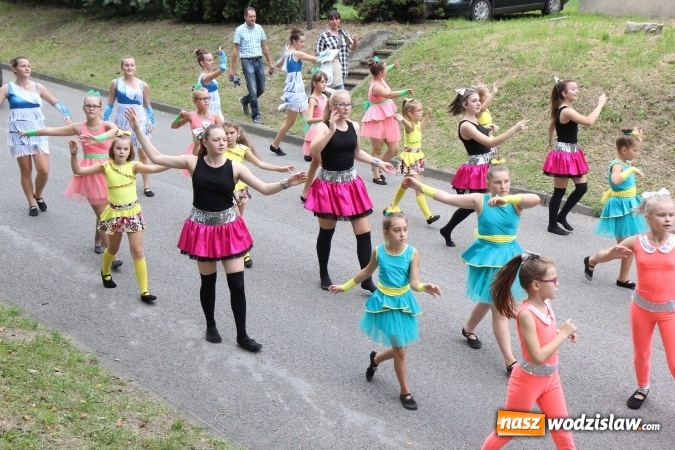 Zdjęcie w galerii na portalu naszwodzislaw.com: Potężny korowód dożynkowy w Syryni wiadomości z regionu