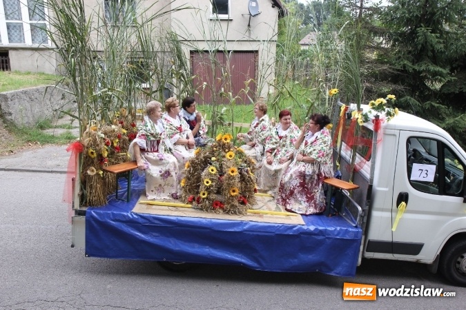 Zdjęcie w galerii na portalu naszwodzislaw.com: Potężny korowód dożynkowy w Syryni wiadomości z regionu