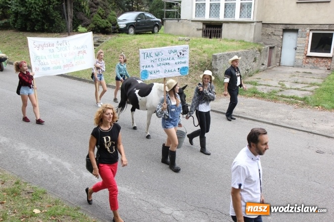 Zdjęcie w galerii na portalu naszwodzislaw.com: Potężny korowód dożynkowy w Syryni wiadomości z regionu