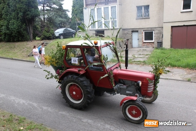 Zdjęcie w galerii na portalu naszwodzislaw.com: Potężny korowód dożynkowy w Syryni wiadomości z regionu