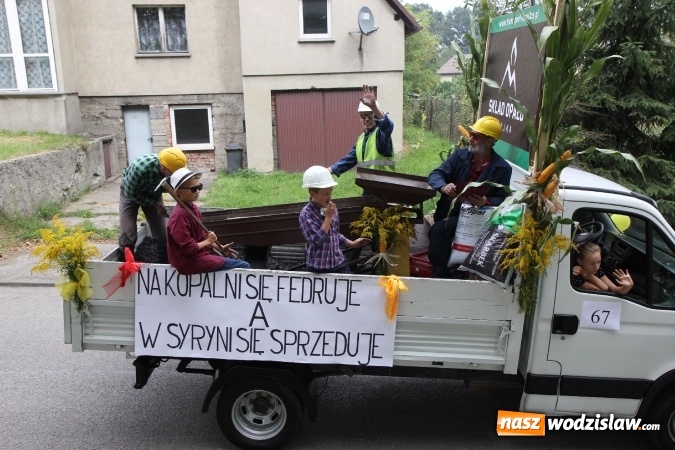 Zdjęcie w galerii na portalu naszwodzislaw.com: Potężny korowód dożynkowy w Syryni wiadomości z regionu