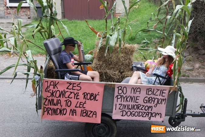 Zdjęcie w galerii na portalu naszwodzislaw.com: Potężny korowód dożynkowy w Syryni wiadomości z regionu